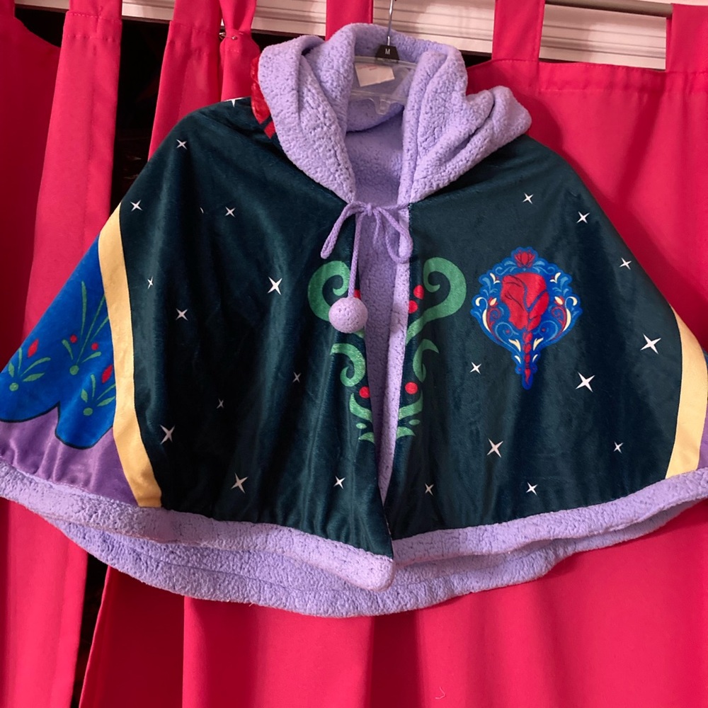 Rare Tokyo Disney Resort Exclusive Frozen Anna Cape / Poncho